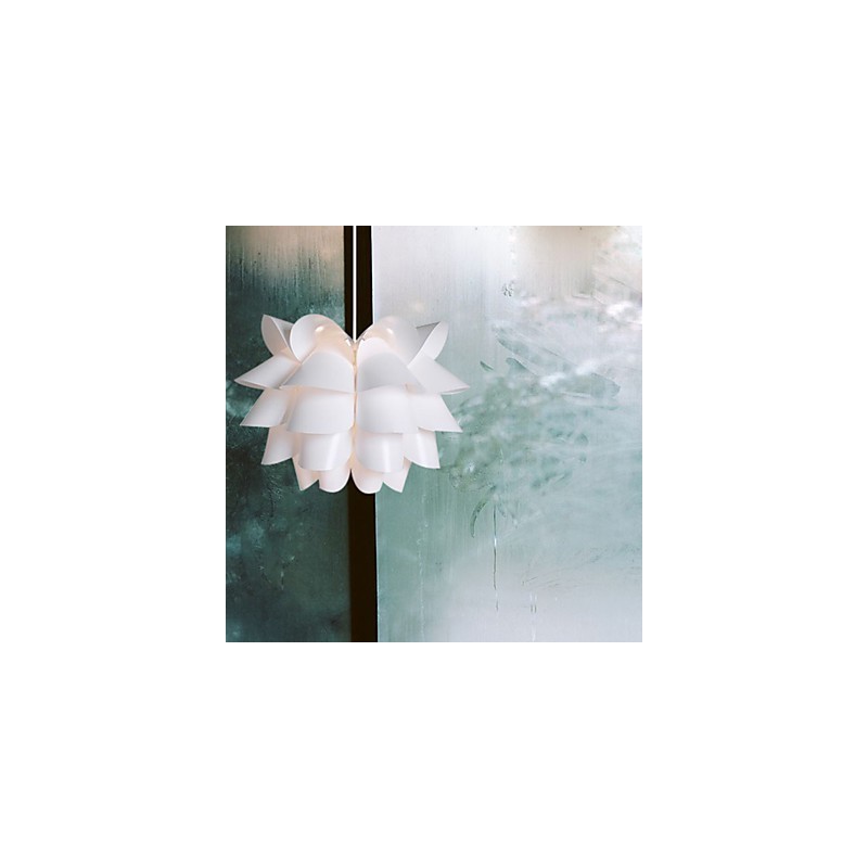 Súčasná a zmluvná lampa Nordic Idea White Lotus Droplight