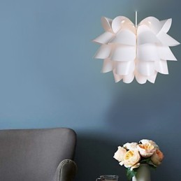 Súčasná a zmluvná lampa Nordic Idea White Lotus Droplight