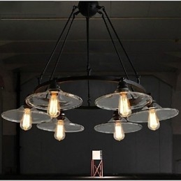 Tradičné klasické retro retro lampáše vo vidieckom štýle, maľba s kovovým závesným svietidlom