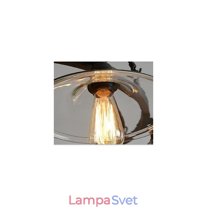 Tradičné klasické retro retro lampáše vo vidieckom štýle, maľba s kovovým závesným svietidlom