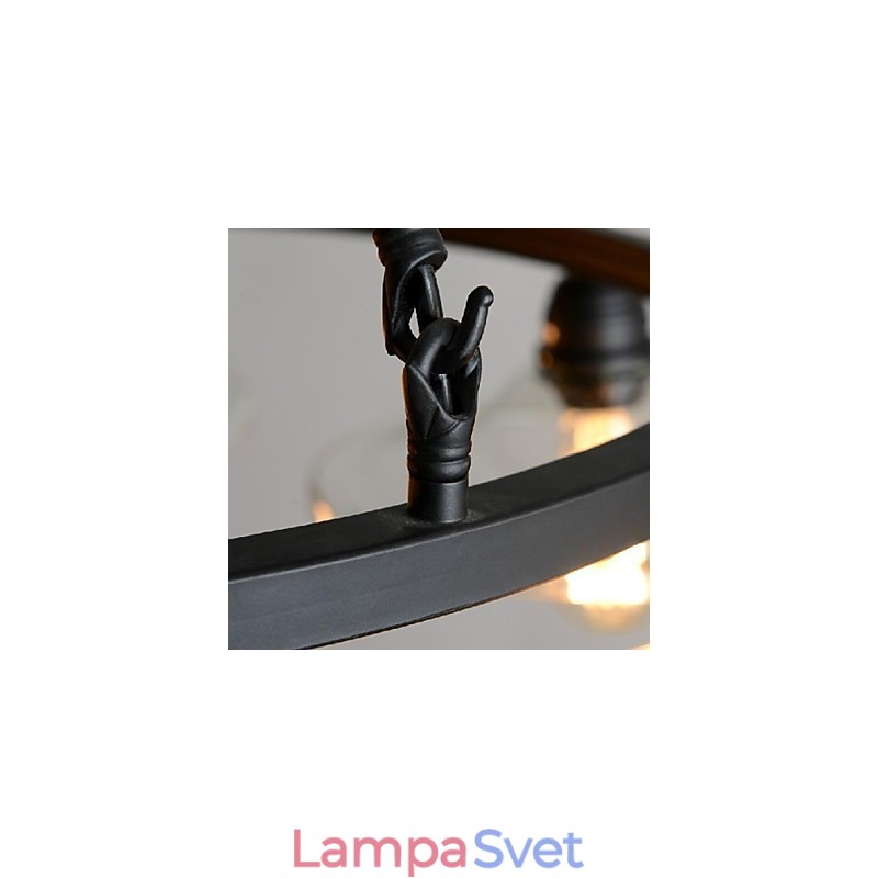 Tradičné klasické retro retro lampáše vo vidieckom štýle, maľba s kovovým závesným svietidlom