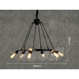 Tradičné klasické retro retro lampáše vo vidieckom štýle, maľba s kovovým závesným svietidlom