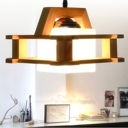 Lampa z masívneho dreva