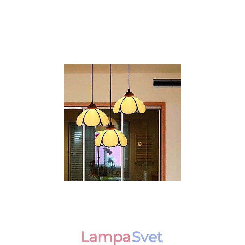 Luster z farebného skla pre európske vidiecke výtvarné umenie, ktorý obnovuje staré spôsoby svetla lampy