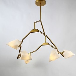 Päť ľahkých stĺpikov z moderného kovu so skleneným broskyňovým lustrom na ozdobnú závesnú lampu v jedálni