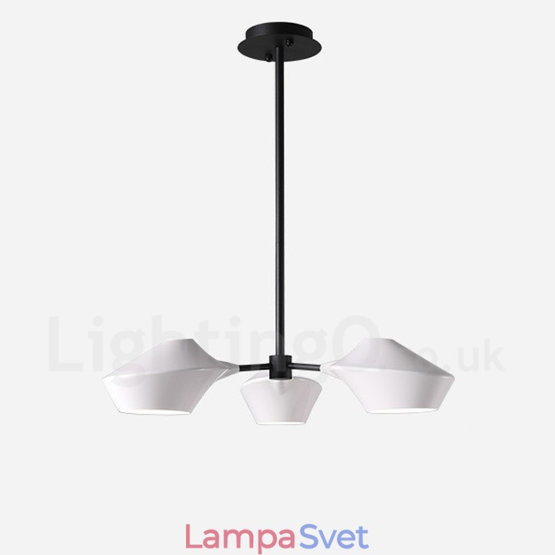 Lineárny retro luster 3 svetlo s akrylovými tienidlami vo vonkajšej garáži