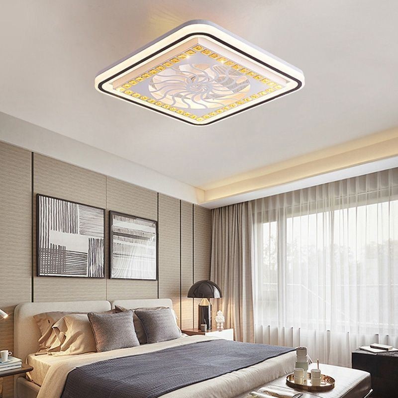 Inteligentný stropný ventilátor s ľahkou dekoráciou s plynulým stmievaním