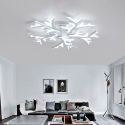 Zapustené moderné minimalistické stropné svietidlo na parohy
