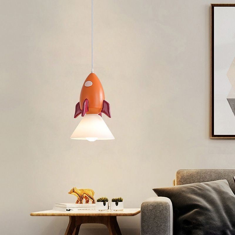 Minimalistické závesné svetlo z tepaného železa Moon Landing Small Stropné svetlo