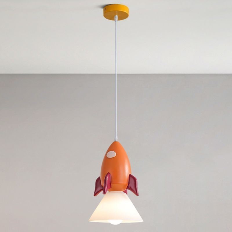 Minimalistické závesné svetlo z tepaného železa Moon Landing Small Stropné svetlo