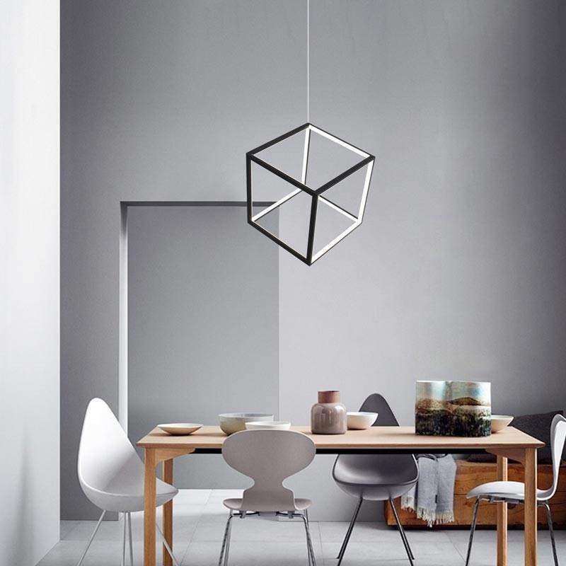 Čierna závesná lampa s geometrickou kockou LBY18069