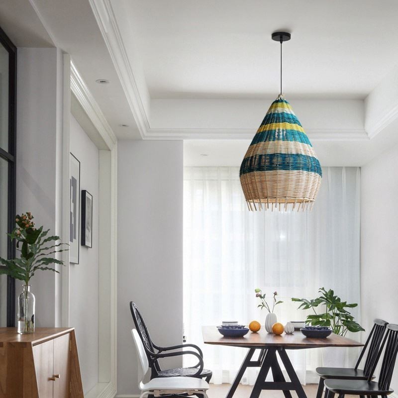 Ručne tkaná stropná lampa s tienidlom z bambusu a ratanu