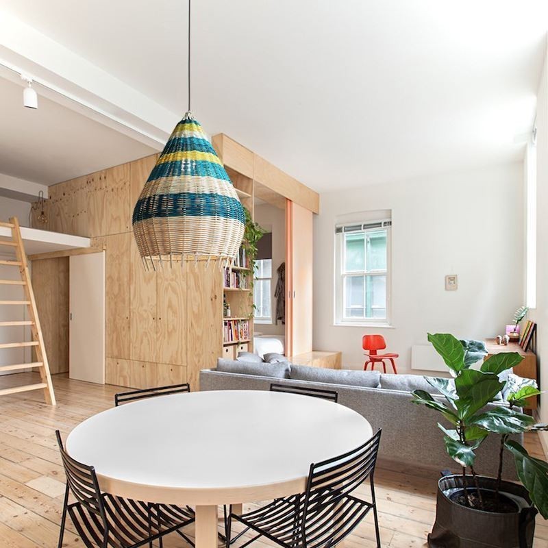 Ručne tkaná stropná lampa s tienidlom z bambusu a ratanu