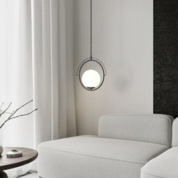 Závesná domáca lampa so sklenenou guľou