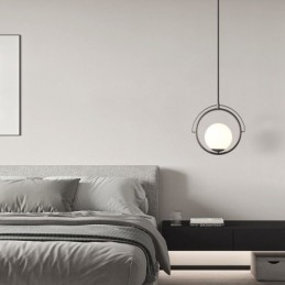 Závesná domáca lampa so sklenenou guľou