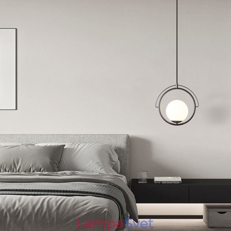 Závesná domáca lampa so sklenenou guľou