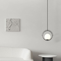 Závesná domáca lampa so sklenenou guľou