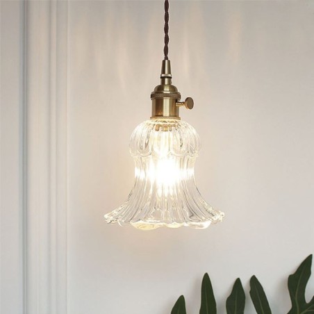 Závesná lampa v tvare kvetu z číreho rebrovaného skla s otočným spínačom Závesná lampa v tvare kvetu z číreho rebrovaného skla s otočným spínačom