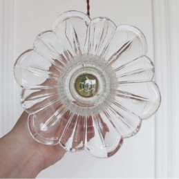 Závesná lampa v tvare kvetu z číreho rebrovaného skla s otočným spínačom