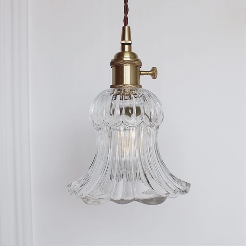Závesná lampa v tvare kvetu z číreho rebrovaného skla s otočným spínačom