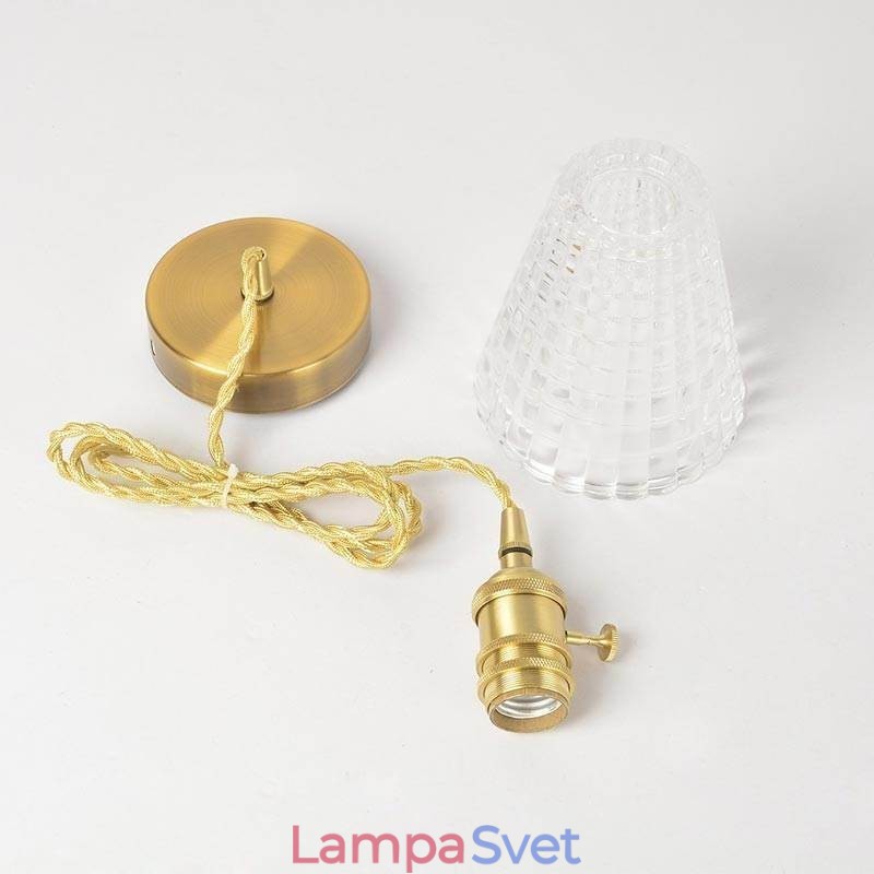 Štvorcová závesná mosadzná lampa z číreho rebrovaného skla s osvetlením s otočným spínačom