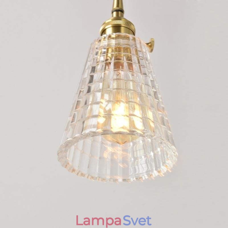 Štvorcová závesná mosadzná lampa z číreho rebrovaného skla s osvetlením s otočným spínačom