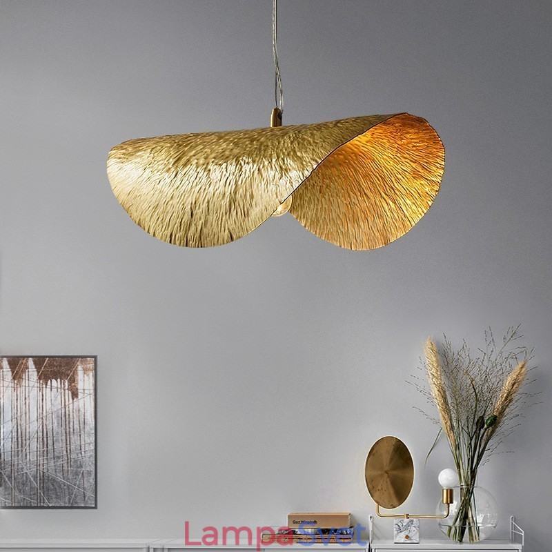 Tradičný klasický prívesok z čistej mosadze zo svetlého kovu