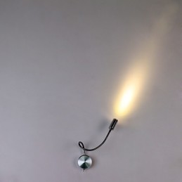 Výkonná nástenná lampa
