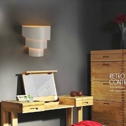 Malá ulita kreslená nástenná lampa z tepaného železa fakľa v tvare hlavy svetla na posteli