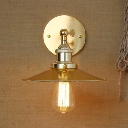 Vila v minimalistickom industriálnom štýle Nostalgický zlatý dáždnik pred kostolnou uličkou Zdobená stena