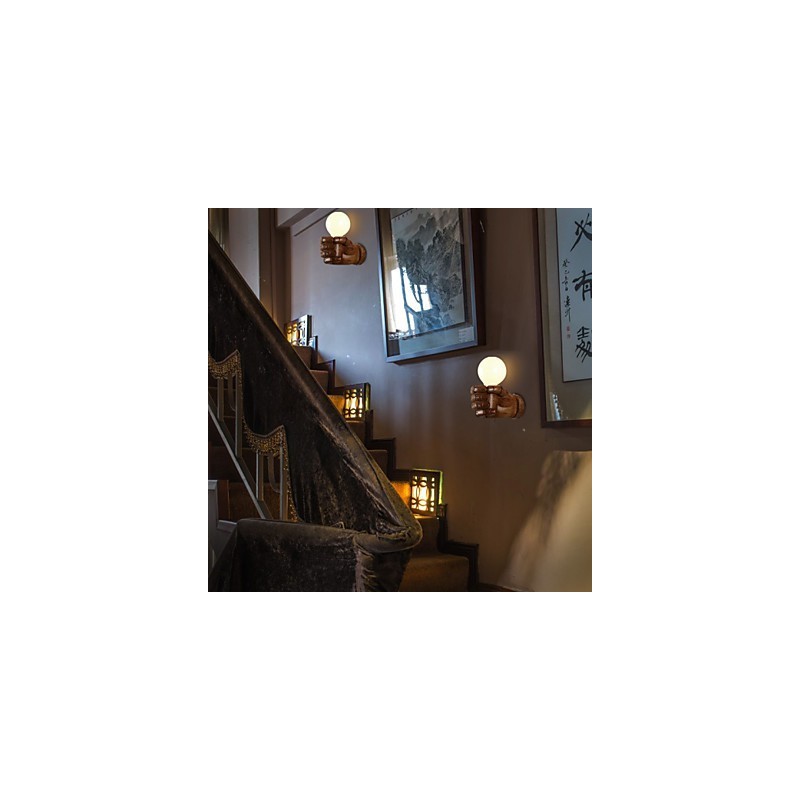 Európska nástenná pravá kreatívna retro päsť nástenná lampa