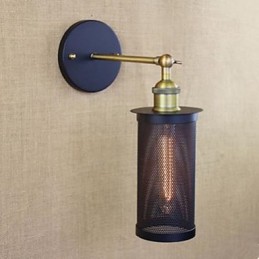 Nástenná lampa z tepaného železa so železnou sieťou