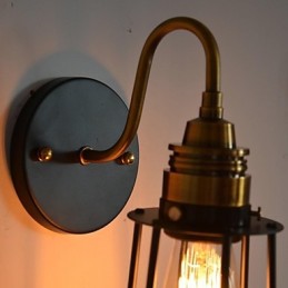 Nástenná lampa v zmluvnom štýle v Severnej Amerike