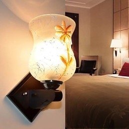 Kreatívna nástenná lampa z masívneho dreva v spálni Hlava postele svieti