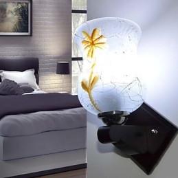 Kreatívna nástenná lampa z masívneho dreva v spálni Hlava postele svieti