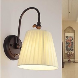 Železná nástenná lampa s látkovým tienidlom v 1 svetle