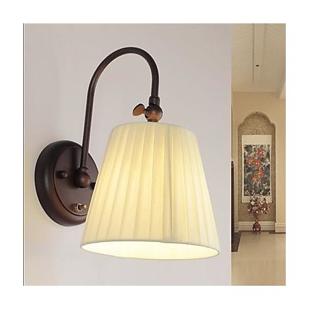 Železná nástenná lampa s látkovým tienidlom v 1 svetle Železná nástenná lampa s látkovým tienidlom v 1 svetle