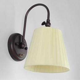Železná nástenná lampa s látkovým tienidlom v 1 svetle