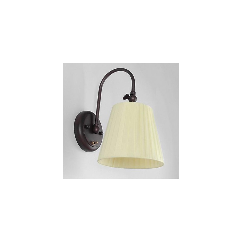 Železná nástenná lampa s látkovým tienidlom v 1 svetle