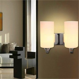 Jednoduchá teplá obývacia izba Spálňa Chodba Chodba Balkón Dvojstenná lampa