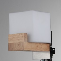 Jednoduchá nástenná lampa Nočná stolová lampa so skleneným tienidlom a masívnym drevom do spálne Komoda do obývačky Detská izba Konferenčný stolík na vysokej škole Knihy