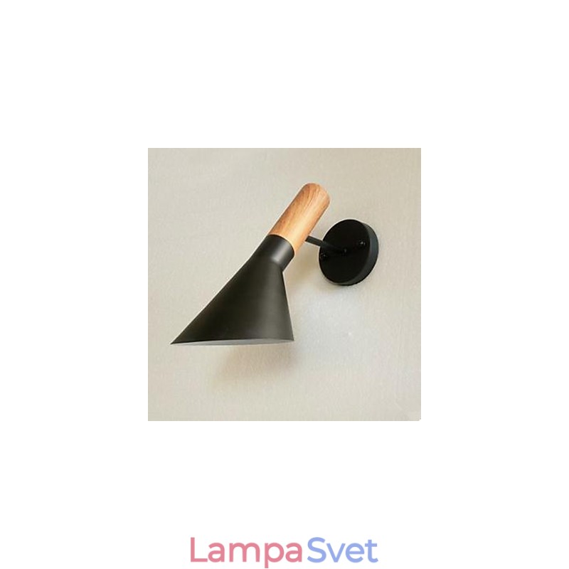 Moderná jednoduchá nástenná lampa do obývačky z tepaného železa v imitácii dreva