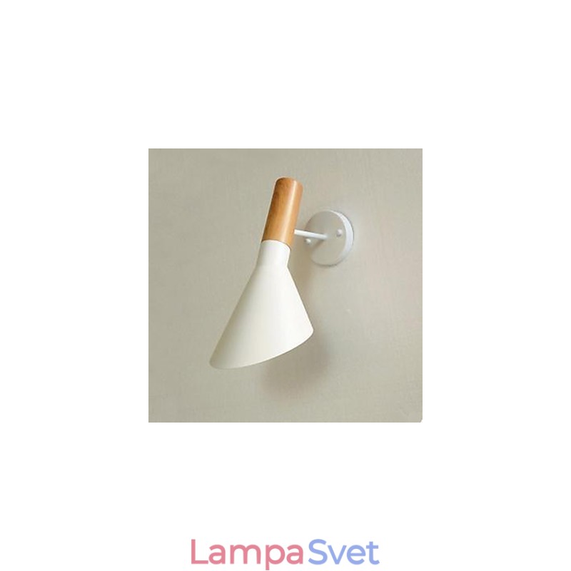 Moderná jednoduchá nástenná lampa do obývačky z tepaného železa v imitácii dreva