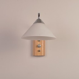 Jednoduchá nástenná lampa Nočná stolová lampa so skleneným tienidlom a masívnym drevom do spálne Komoda do obývačky Detská izba Konferenčný stolík na vysokej škole Knihy