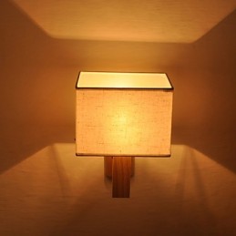 Jednoduchá nástenná lampa Nočná stolová lampa s látkovým tienidlom a masívnym drevom do spálne Komoda Obývacia izba Detská izba
