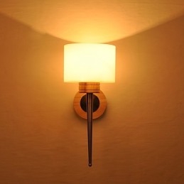 Jednoduchá nástenná lampa Nočná stolová lampa so skleneným tienidlom a masívnym drevom do spálne komoda Detská izba v obývačke