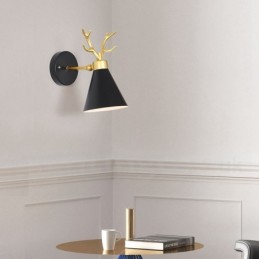 Moderné nástenné svietidlo Antlers