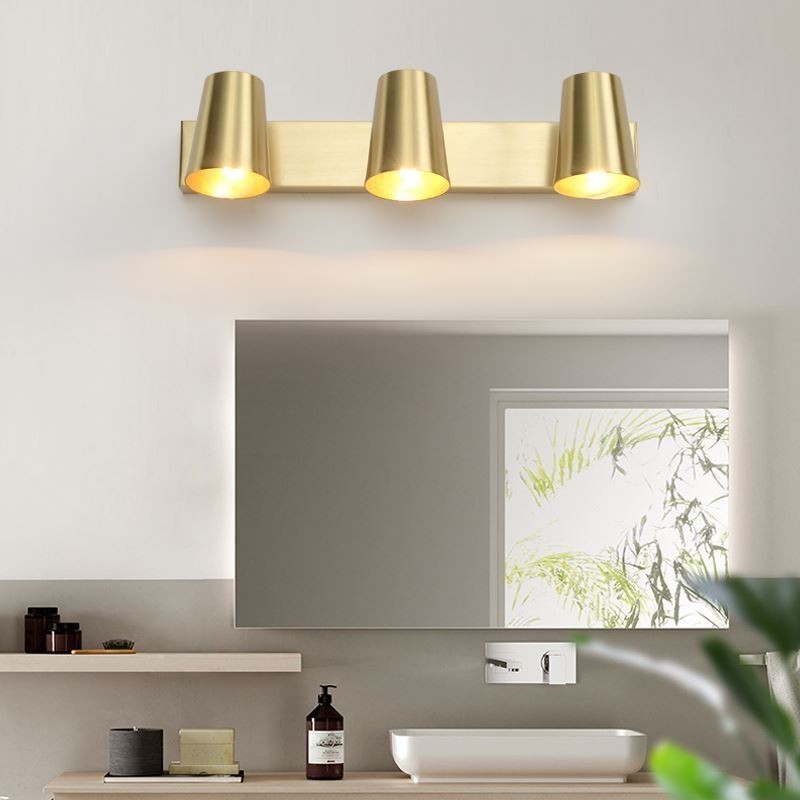 Bodová nástenná lampa s predným svetlom z mosadze Nordic