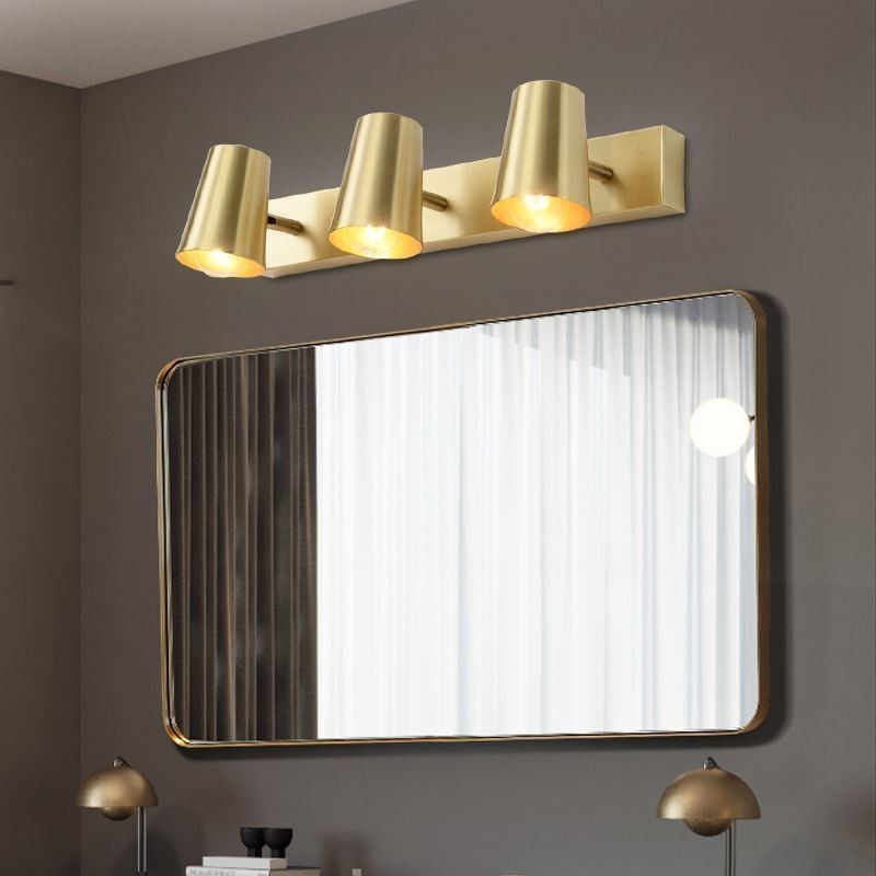 Bodová nástenná lampa s predným svetlom z mosadze Nordic