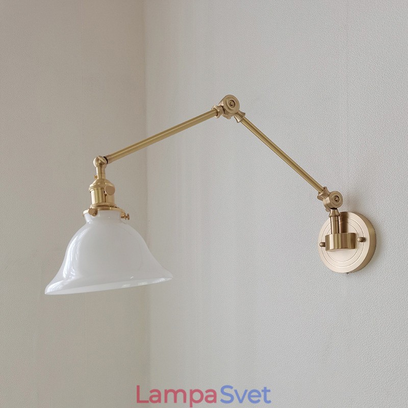 Moderné nástenné svietidlo so skleneným tienidlom